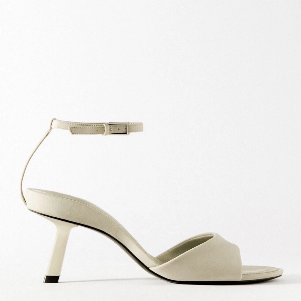 New Zara HEELED ANKLE BRACELET
SANDALS Beige Color, Size 38(7.5)